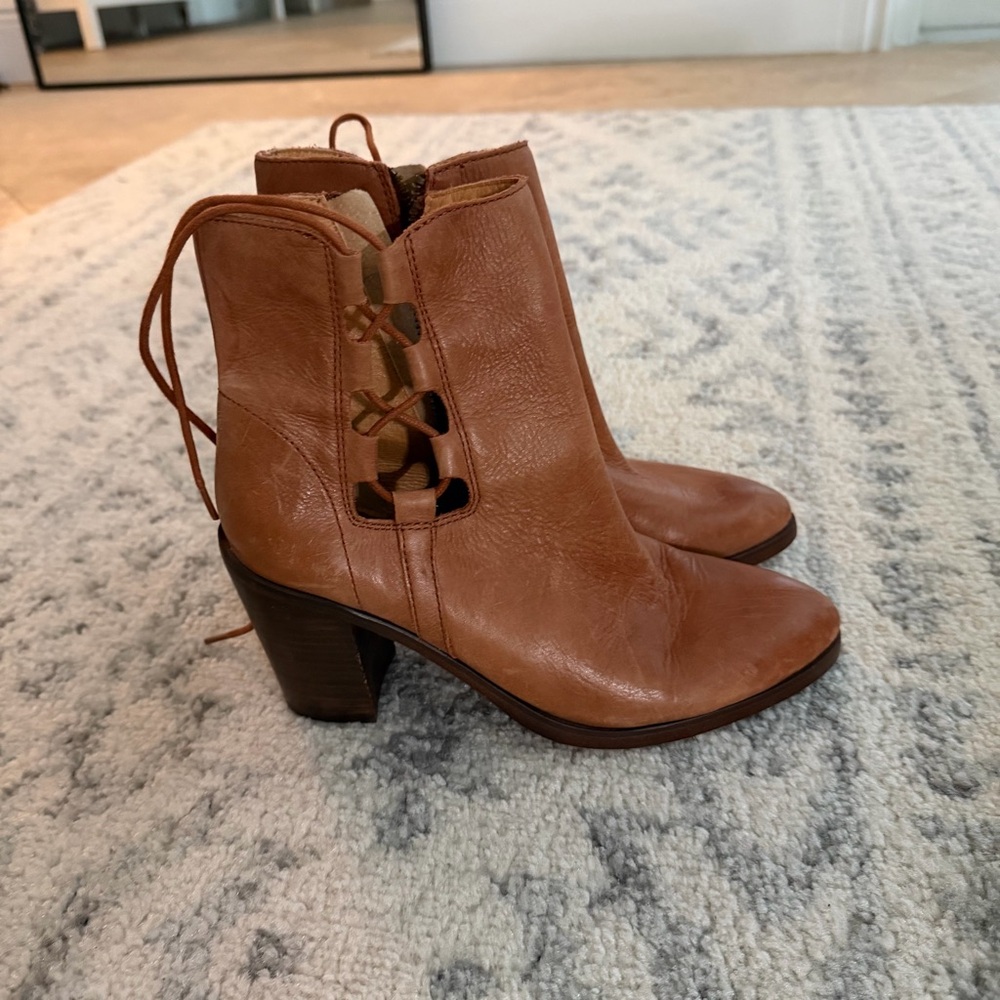 Latigo Women's Brown Leather Lace-Back Ankle Boots